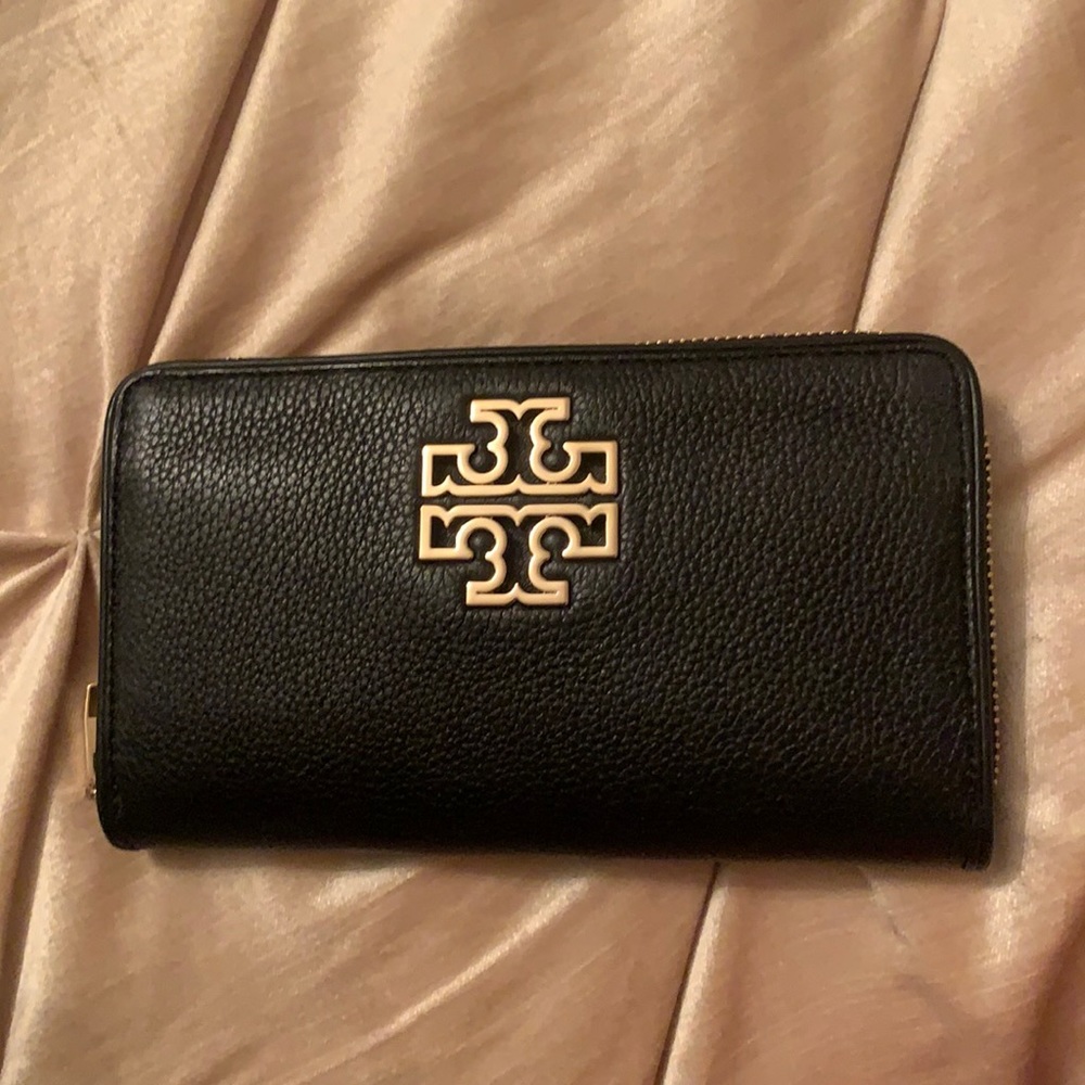 Black Tory Burch wallet